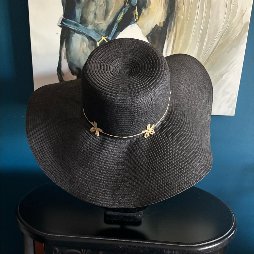NWT black floppy sun hat with floral embroidery